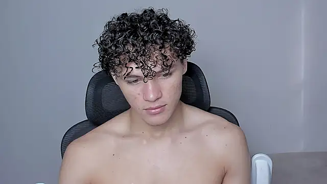 Snapshot of laurent_nova chatting on 10-25-25, 06:46 laurent nova online show from 10-25-25, 06:46