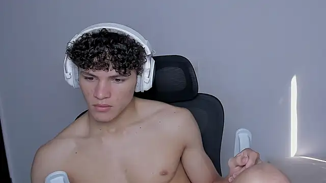 Snapshot of laurent_nova chatting on 10-26-25, 06:14 laurent nova online show from 10-26-25, 06:14