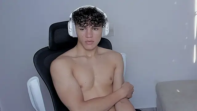 Snapshot of laurent_nova chatting on 10-28-25, 07:16 laurent nova online show from 10-28-25, 07:16