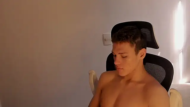 Snapshot of laurent_nova chatting on 02-16-26, 07:10 laurent nova online show from 02-16-26, 07:10