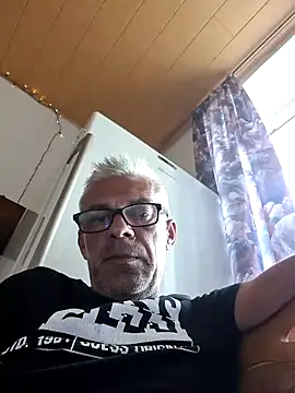 Picolo4111 online show from 09-18-25, 04:20