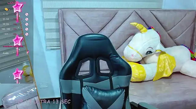 Snapshot of Dakotha_v_ chatting on 02-23-25, 09:33 Dakotha v online show from 02-23-25, 09:33