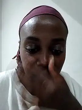 Snapshot of SlutyQueen32 chatting on 10-10-25, 04:39 SlutyQueen32 online show from 10-10-25, 04:39