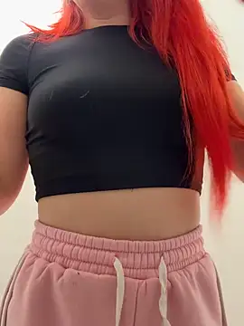 Snapshot of Holly-Glamour chatting on 10-04-25, 01:14 Holly-Glamour online show from 10-04-25, 01:14