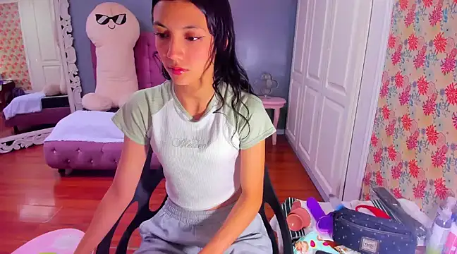 Iris Stone  online show from 01-21-25, 10:30