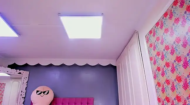 Iris Stone  online show from 01-23-25, 01:45