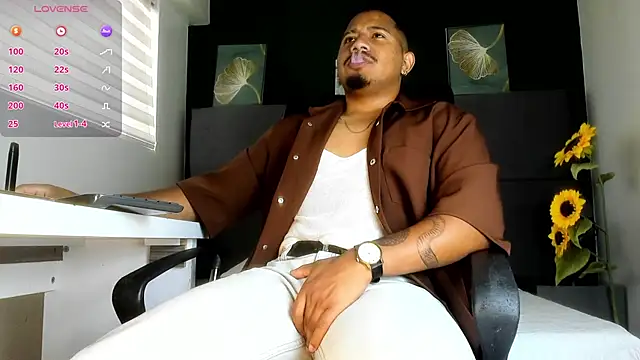 Snapshot of Jan_Flp chatting on 10-13-25, 01:00 Jan Flp online show from 10-13-25, 01:00