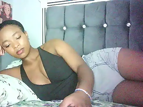 Snapshot of Cryaluna chatting on 05-21-26, 05:58 Cryaluna online show from 05-21-26, 05:58