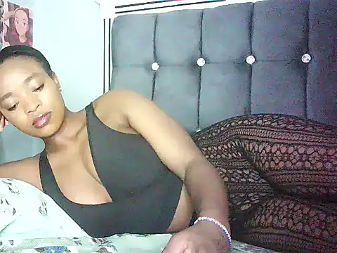 Snapshot of Cryaluna chatting on 05-23-26, 07:35 Cryaluna online show from 05-23-26, 07:35
