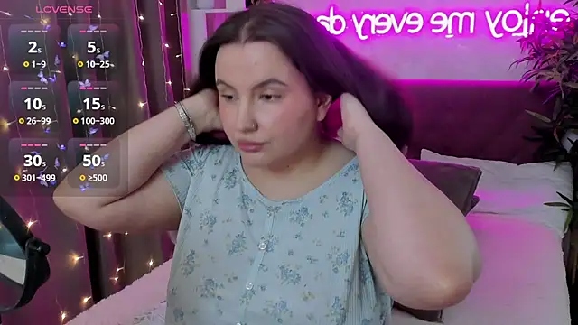 Snapshot of FeralPeach chatting on 04-17-26, 07:00 FeralPeach online show from 04-17-26, 07:00