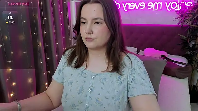 Snapshot of FeralPeach chatting on 05-09-26, 07:13 FeralPeach online show from 05-09-26, 07:13