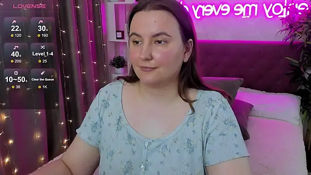 Snapshot of FeralPeach chatting on 05-12-26, 07:27 FeralPeach online show from 05-12-26, 07:27