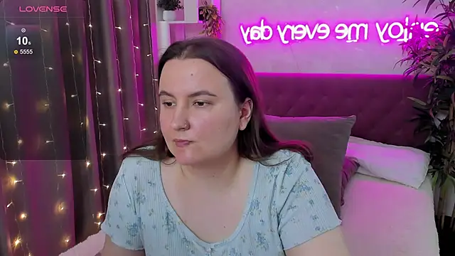 Snapshot of FeralPeach chatting on 05-16-26, 07:38 FeralPeach online show from 05-16-26, 07:38