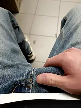 Snapshot of dorin1937 chatting on 01-27-25, 02:35 dorin1937 online show from 01-27-25, 02:35