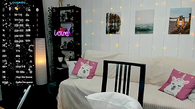 Snapshot of Magic_Allie chatting on 01-21-25, 07:50 Magic Allie online show from 01-21-25, 07:50