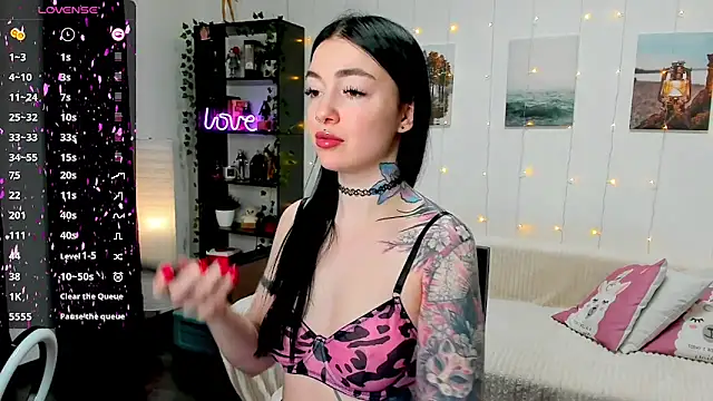 Snapshot of Magic_Allie chatting on 02-06-25, 08:13 Magic Allie online show from 02-06-25, 08:13