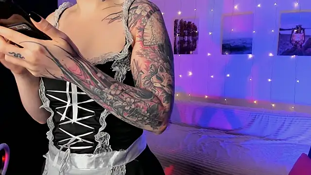 Snapshot of Magic_Allie chatting on 09-14-25, 05:39 Magic Allie online show from 09-14-25, 05:39