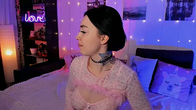 Snapshot of Magic_Allie chatting on 09-24-25, 06:22 Magic Allie online show from 09-24-25, 06:22