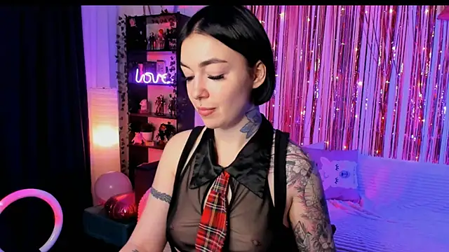 Snapshot of Magic_Allie chatting on 10-19-25, 07:47 Magic Allie online show from 10-19-25, 07:47