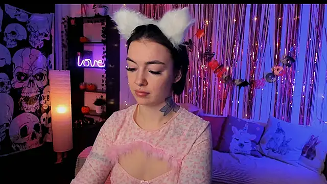 Snapshot of Magic_Allie chatting on 10-27-25, 07:51 Magic Allie online show from 10-27-25, 07:51