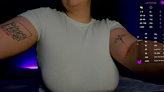 Snapshot of Ruth_Oliver chatting on 12-30-24, 01:15 Ruth Oliver online show from 12-30-24, 01:15