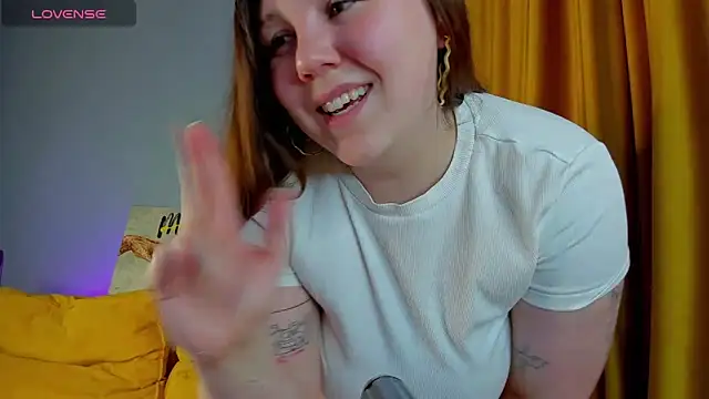 Snapshot of Ruth_Oliver chatting on 01-18-25, 01:08 Ruth Oliver online show from 01-18-25, 01:08