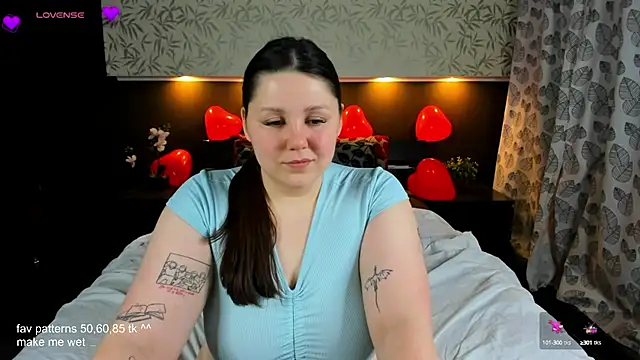 Snapshot of Ruth_Oliver chatting on 02-22-25, 02:52 Ruth Oliver online show from 02-22-25, 02:52