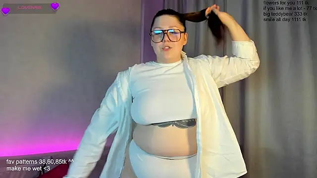 Snapshot of Ruth_Oliver chatting on 03-08-25, 08:22 Ruth Oliver online show from 03-08-25, 08:22