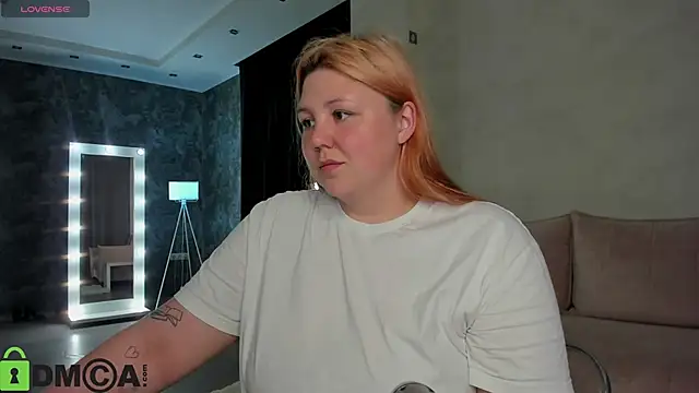 Snapshot of Ruth_Oliver chatting on 09-28-25, 12:05 Ruth Oliver online show from 09-28-25, 12:05