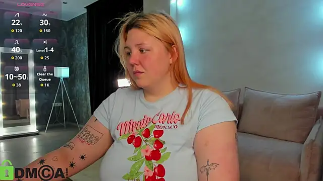 Snapshot of Ruth_Oliver chatting on 10-21-25, 01:06 Ruth Oliver online show from 10-21-25, 01:06