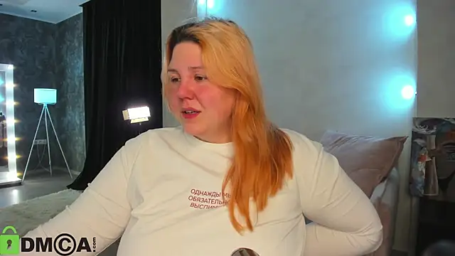 Snapshot of Ruth_Oliver chatting on 10-28-25, 01:09 Ruth Oliver online show from 10-28-25, 01:09