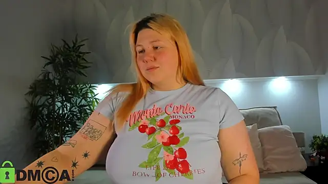 Snapshot of Ruth_Oliver chatting on 11-06-25, 01:17 Ruth Oliver online show from 11-06-25, 01:17