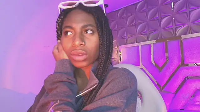 Queen perla  online show from 03-22-26, 12:41