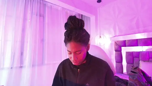 Queen perla  online show from 06-24-26, 12:37