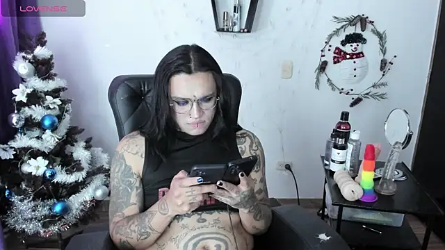 Goth ink online show from 12-20-24, 09:28