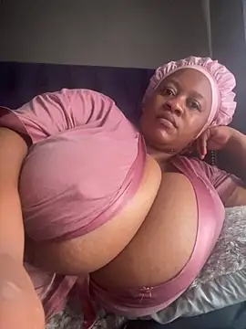 Snapshot of Chubbykarisma27 chatting on 03-05-26, 02:13 Chubbykarisma27 online show from 03-05-26, 02:13