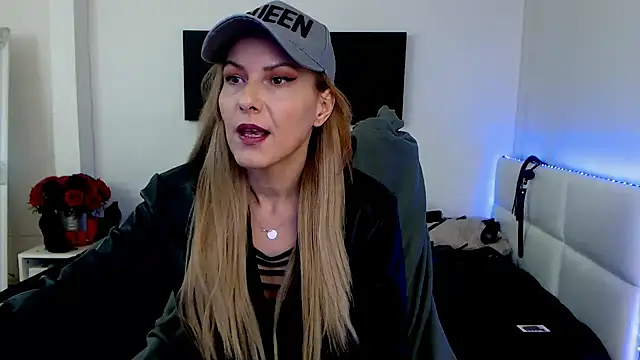 EvelynQueenn online show from 02-03-25, 06:13