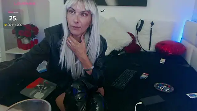 EvelynQueenn online show from 09-10-25, 04:45