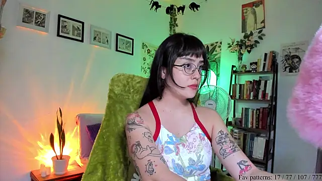 Snapshot of Conlosmichis chatting on 03-18-26, 10:57 Conlosmichis online show from 03-18-26, 10:57