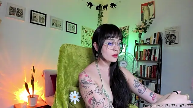 Snapshot of Conlosmichis chatting on 03-26-26, 12:39 Conlosmichis online show from 03-26-26, 12:39