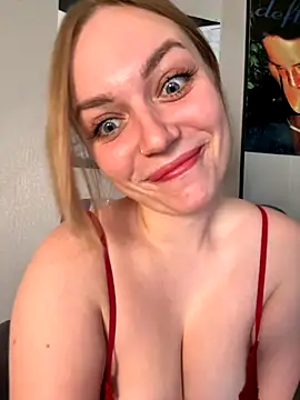 Snapshot of pink8ty chatting on 10-04-25, 11:03 pink8ty online show from 10-04-25, 11:03