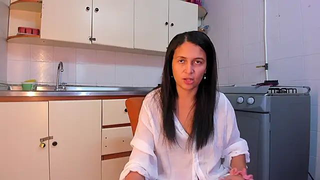 Snapshot of SofiAndNicol chatting on 10-18-25, 11:11 SofiAndNicol online show from 10-18-25, 11:11