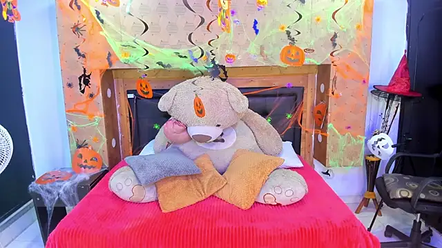 Snapshot of SofiAndNicol chatting on 10-21-25, 11:11 SofiAndNicol online show from 10-21-25, 11:11