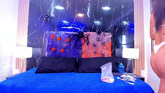 Snapshot of SofiAndNicol chatting on 10-24-25, 10:55 SofiAndNicol online show from 10-24-25, 10:55