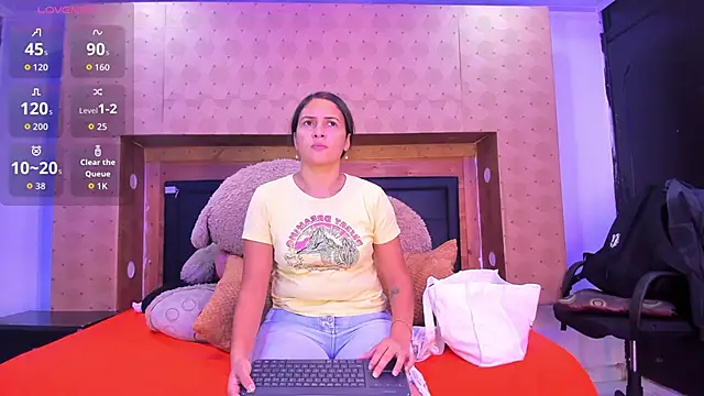 SofiAndNicol online show from 12-16-25, 11:04