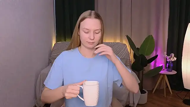 CarolynCohen   online show from 02-12-25, 08:16