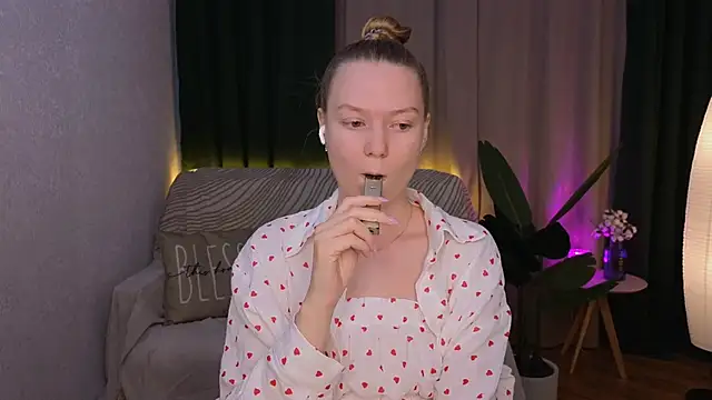 CarolynCohen   online show from 02-25-25, 02:03