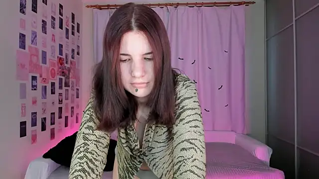 Vanessa Verona online show from 10-22-25, 05:52