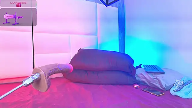 Snapshot of Danna-Wright chatting on 10-06-25, 06:55 Danna-Wright online show from 10-06-25, 06:55