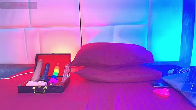 Snapshot of Danna-Wright chatting on 10-27-25, 07:45 Danna-Wright online show from 10-27-25, 07:45